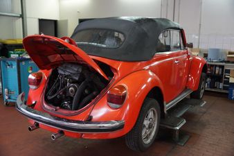 Bild: Oldtimer Diagnose und Reparatur an einem VW beim Bosch Service Vogt in Heilbronn