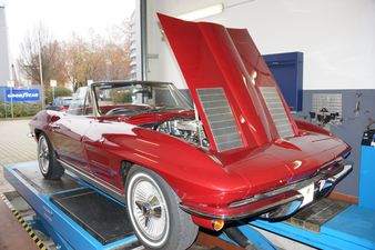 Bild: Oldtimer-Teilrestaurierung an einer Corvette beim Bosch Service Vogt in Heilbronn